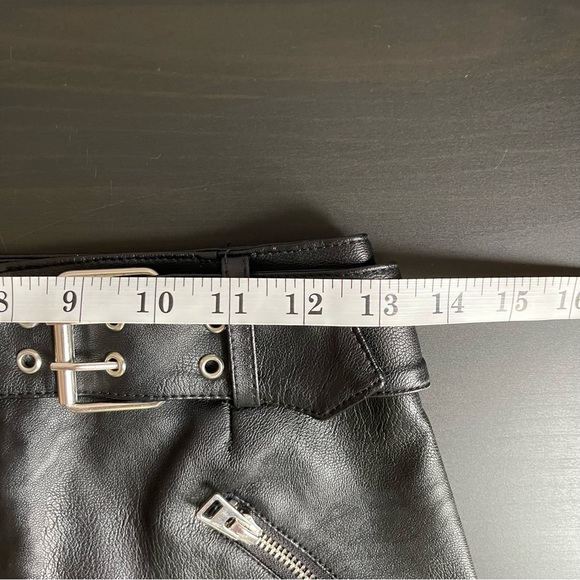 NWOT Topshop Faux Leather Motorcycle Mini Skirt in black size 4 - Picture 8 of 8